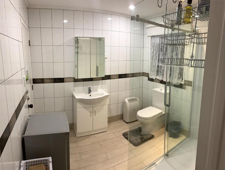 Self Contained En-Suite Private Bathroom, Private Entrance, Close To Shops & Hospital Homestay Hamilton Luaran gambar